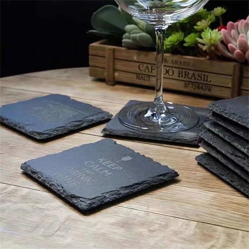 Custom Stone Minuman Coasters Hitam Natural Edge Slate Stone Plate Untuk Bar Dan Rumah